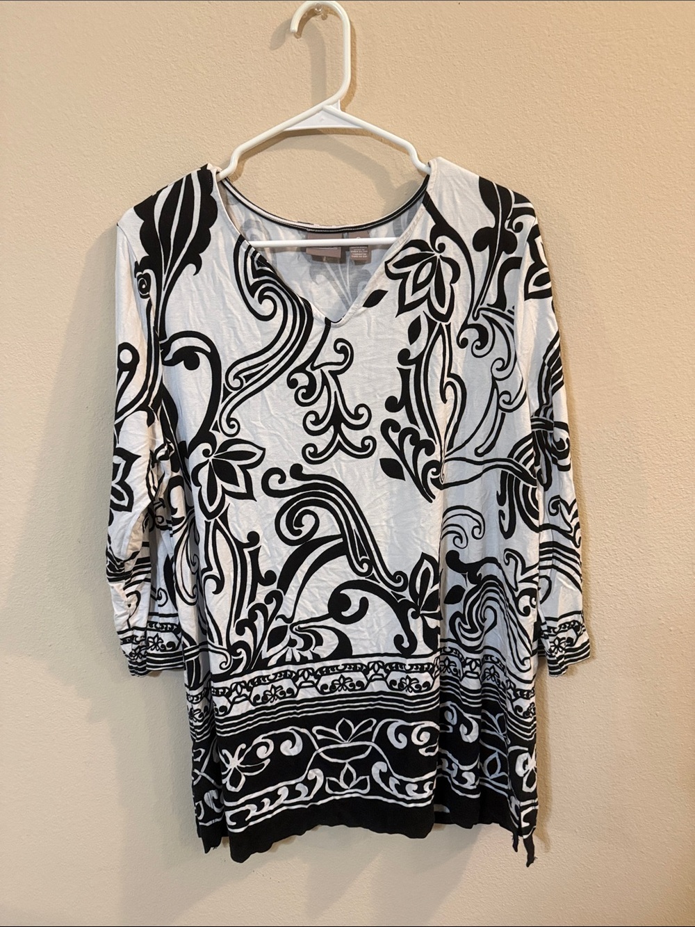 Chico's Black & White Floral-Print V-Neck Tunic